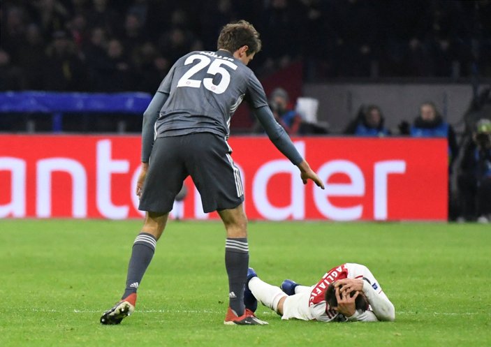 Müller'in kırmızı kart gördüğü pozisyon