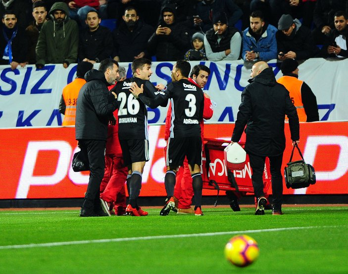 Dorukhan Toköz gol sevincinde sakatlandı