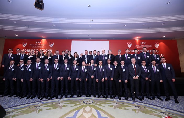 Halis Özkahya ve Hüseyin Göçek'e FIFA kokartı takıldı