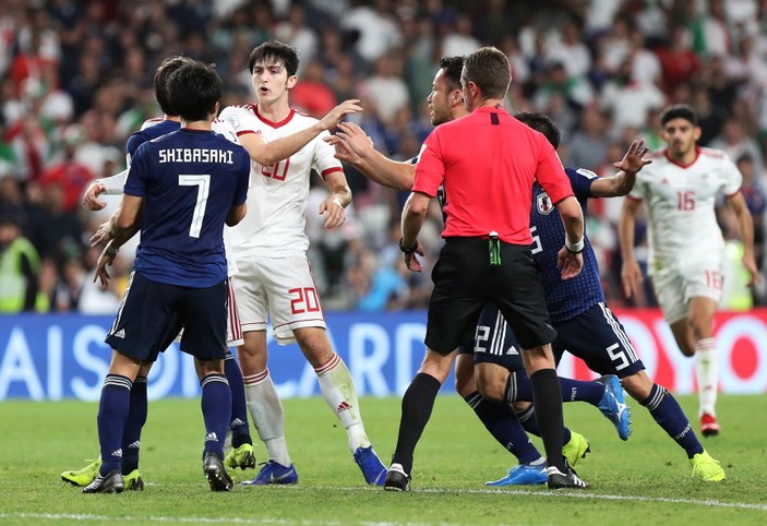 Japonya-İran maçında Nagatomo'ya saldırdılar
