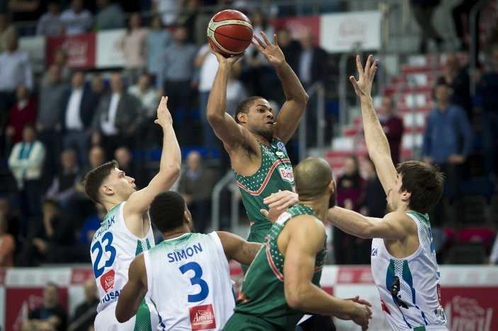 Turu garantileyen Banvit, Anwil'i uzatmalarda yendi