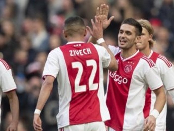 Ajax 5 attı, PSV ile puan farkını indirdi