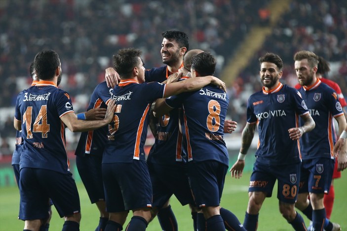Başakşehir Antalya'dan 3 puanla döndü