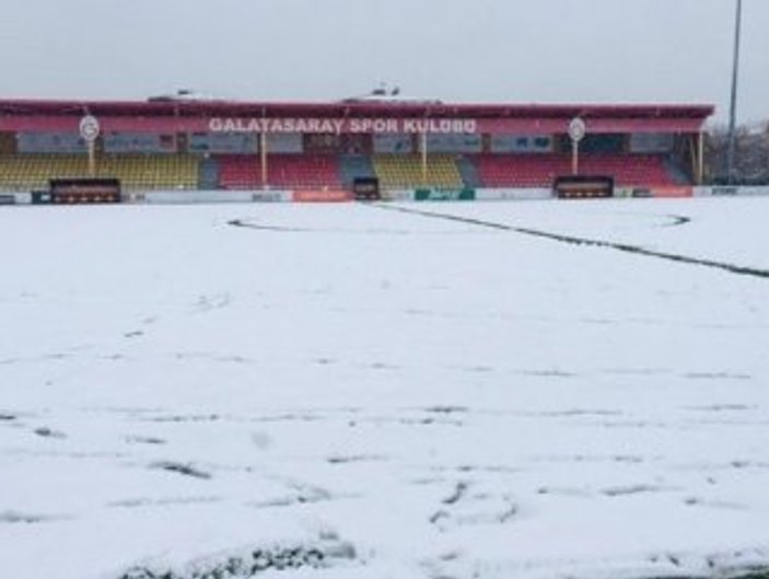Galatasaray-Akhisarspor U21 maçına kar engeli