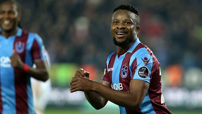 Trabzonsporlu Ogenyi Onazi İstiklal Marşı'nı çaldı