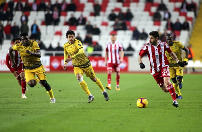 Sivasspor evinde Yeni Malatyaspor'u yendi