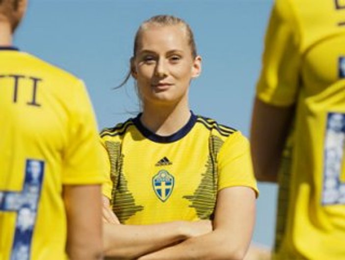 İsveç formasına FIFA yasağı