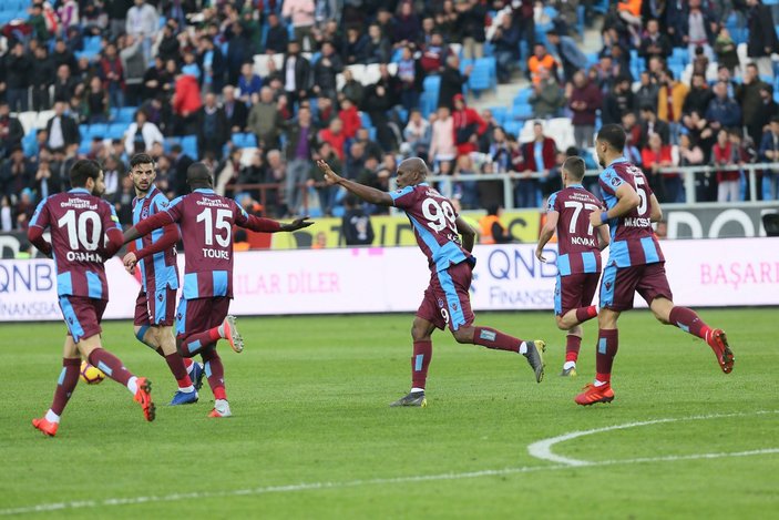 Trabzonspor evinde Akhisarspor'u yendi