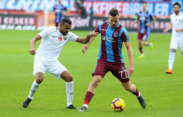 Trabzonspor evinde Akhisarspor'u yendi