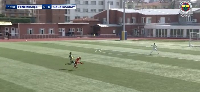 Galatasaraylı genç Hamza'dan şık aşırtma golü