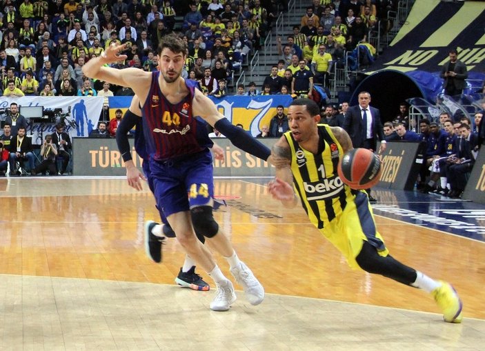 Fenerbahçe potada Barcelona'yı 9 sayı geriden gelip yendi
