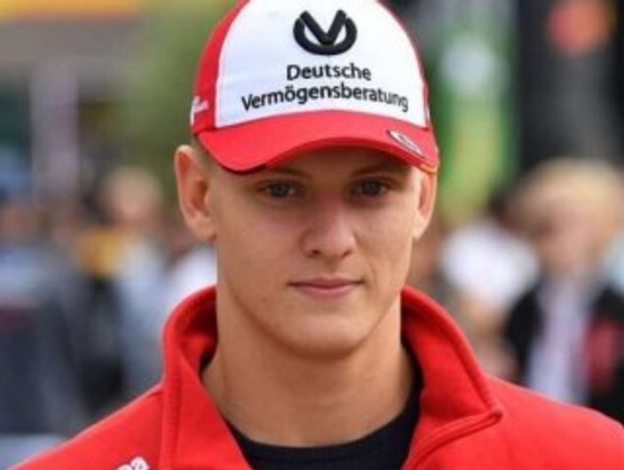 Mick Schumacher, Ferrari sürecek