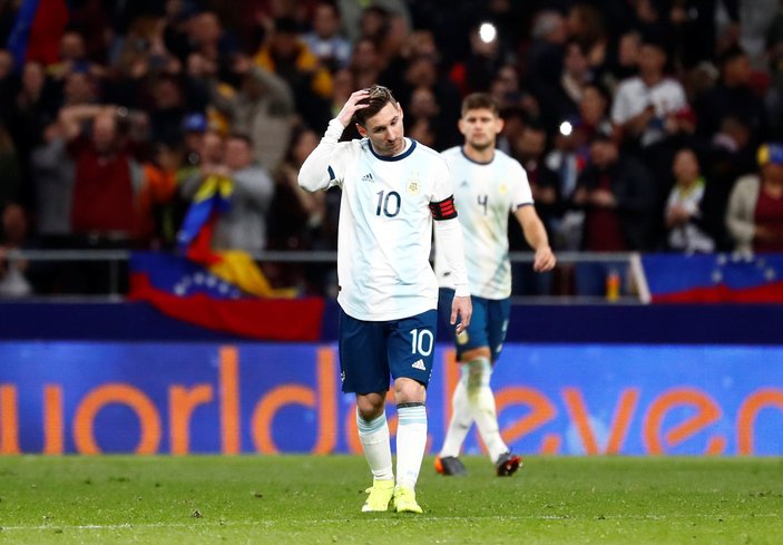 Lionel Messi: Yalanlar yüzünden acı çekiyoruz