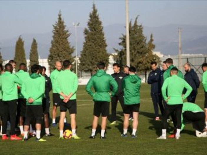 Akhisarspor avantaj peşinde