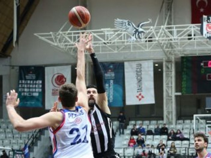 Alacakları ödenmeyen Beşiktaşlı basketçilerden protesto