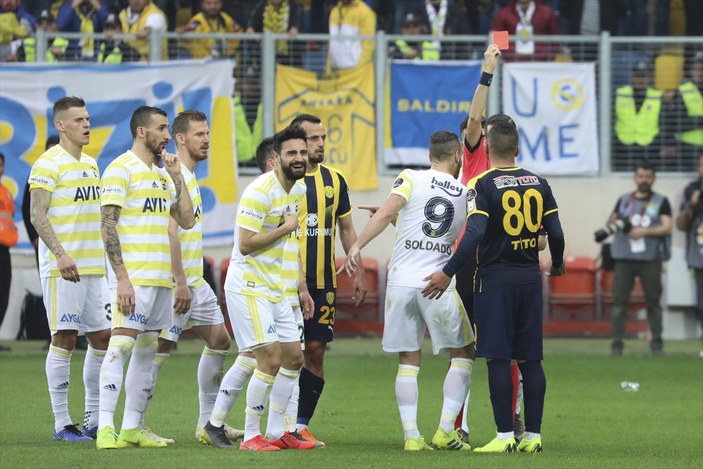Mehmet Ekici'ye 3 maç ceza