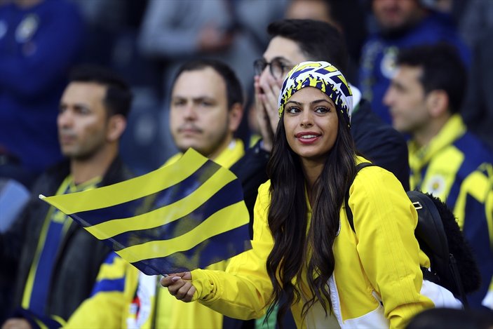 Derbide Fenerbahçe tribünleri doldu