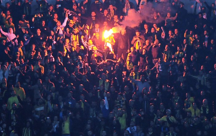 Derbide Fenerbahçe tribünleri doldu