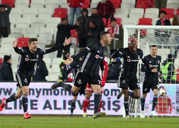 Burak Yılmaz Beşiktaş'ı taşıyor