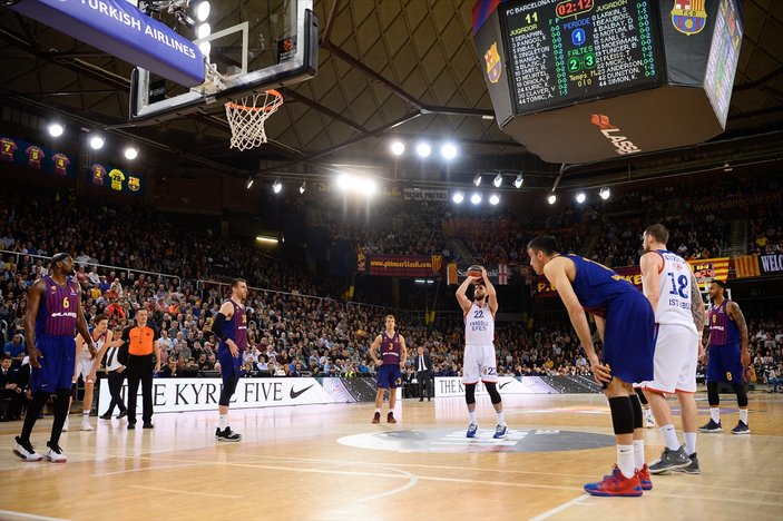 Anadolu Efes deplasmanda Barcelona'ya fark attı