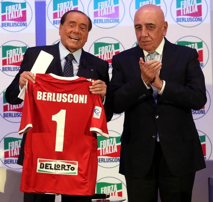 Berlusconi İtalya'nın Cavcav'ı oldu