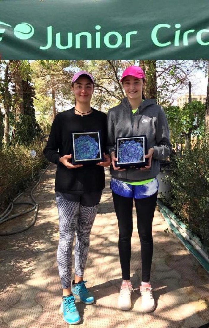 Genç Milli tenisçilerden çifte başarı