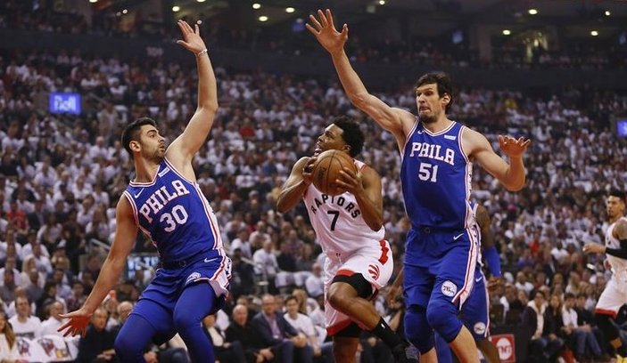 Kawhi coştu Toronto öne geçti