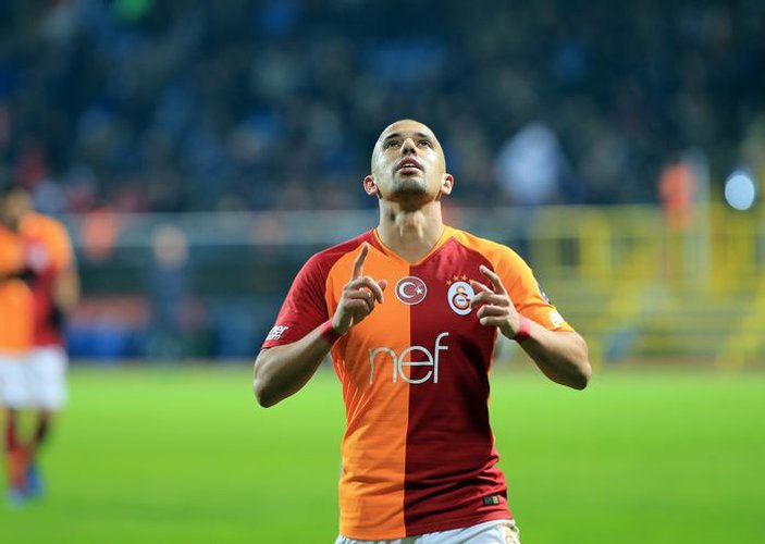 Galatasaray yönetimi Feghouli'nin menajeriyle görüştü