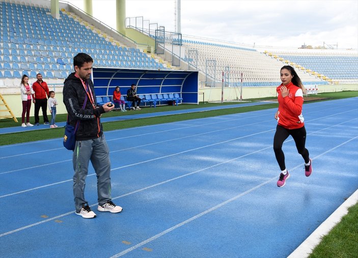Genç atlet Semra Karaaslan Avrupa için koşuyor