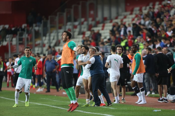 Bursaspor Antalya deplasmanında tek golle güldü