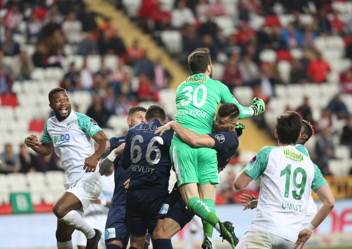 Bursaspor Antalya deplasmanında tek golle güldü