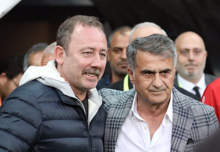 Beşiktaş stadyumunda Sergen Yalçın'a sevgi seli