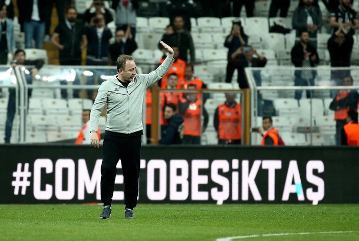 Beşiktaş stadyumunda Sergen Yalçın'a sevgi seli
