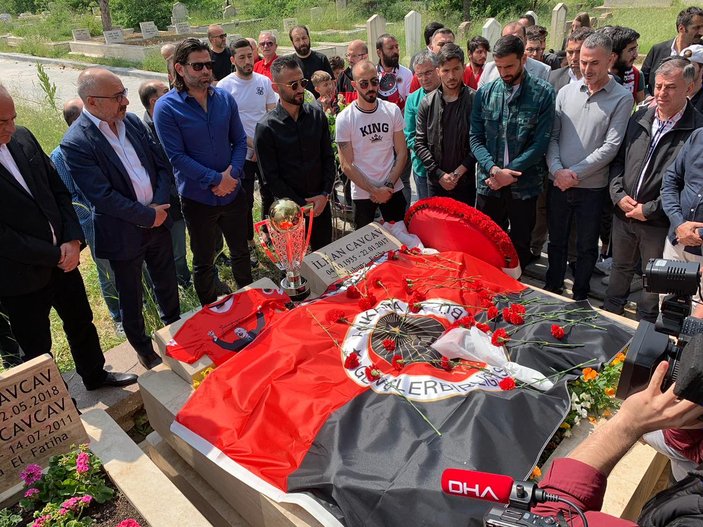 Gençlerbirliği kupayı İlhan Cavcav'ın mezarına götürdü