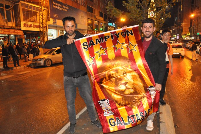 Galatasaray'ın şampiyonluğu Türkiye genelinde kutlandı