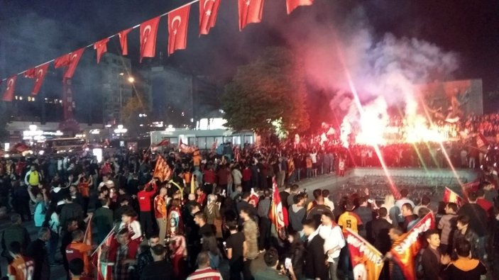 Galatasaray'ın şampiyonluğu Türkiye genelinde kutlandı