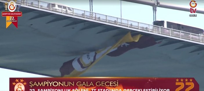 Köprülere Galatasaray bayrağı asıldı