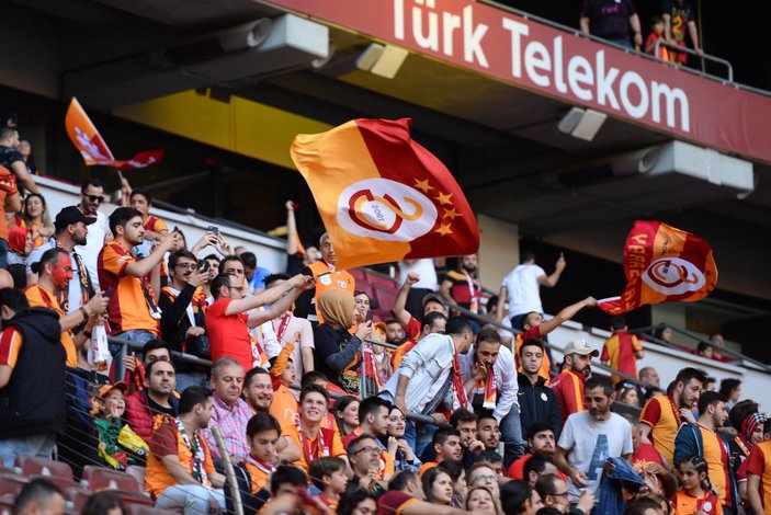 Şampiyon Galatasaray kupasını aldı