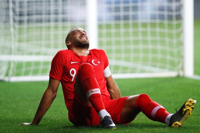 Cenk Tosun 1 ay sahalardan uzak kalacak