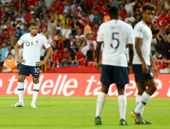 Fransız futbolcuların mağlubiyet üzüntüsü