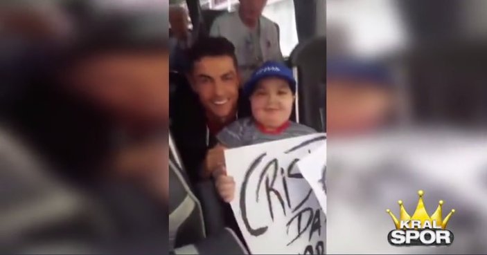 Ronaldo, lösemi hastası çocuğu kırmadı