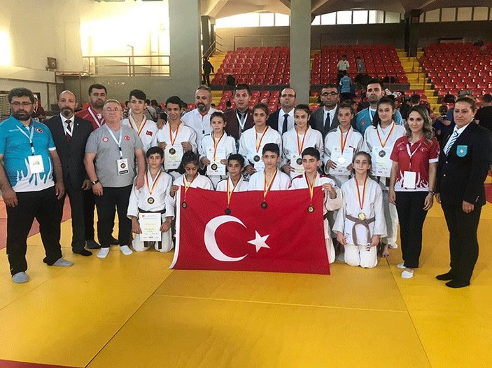 Yıldız judoculardan Kuzey Makedonya'da 12 madalya