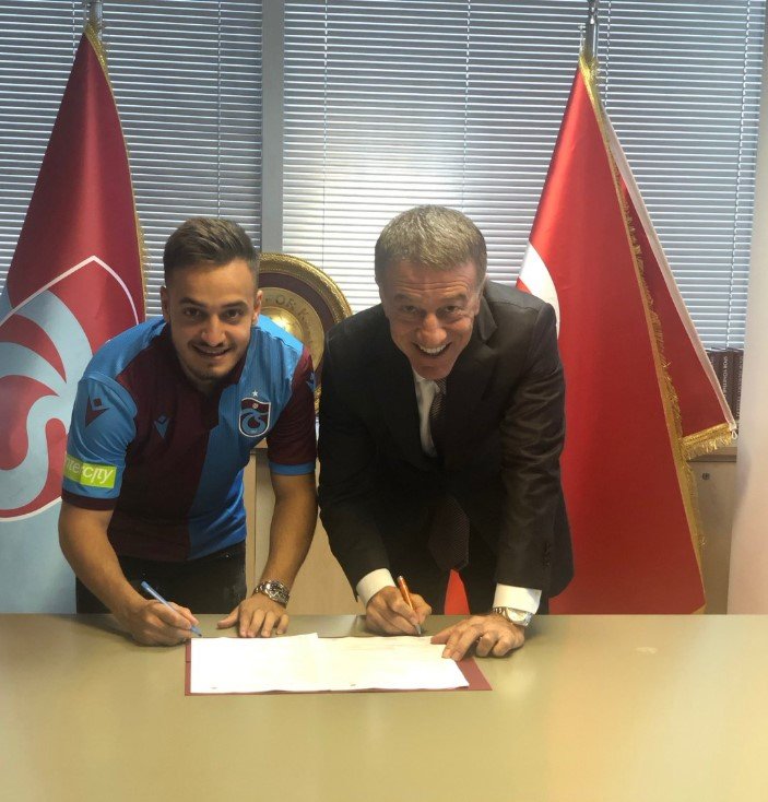 Trabzonspor Yusuf Sarı'yı KAP'a bildirdi