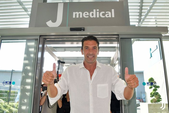 Buffon resmen Juventus'ta