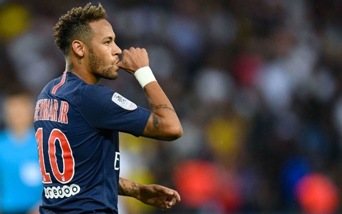 Neymar Barcelona yolunda