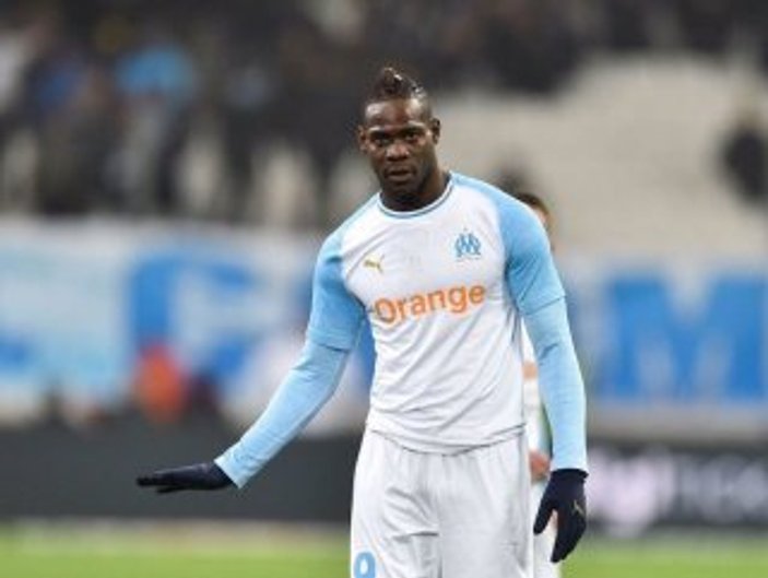 Balotelli, West Ham'dan haber bekliyor