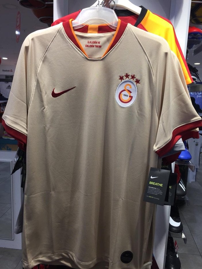 Galatasaray'ın deplasman forması gri