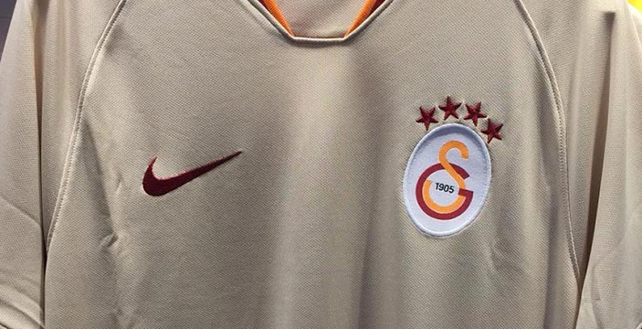 Galatasaray'ın deplasman forması gri