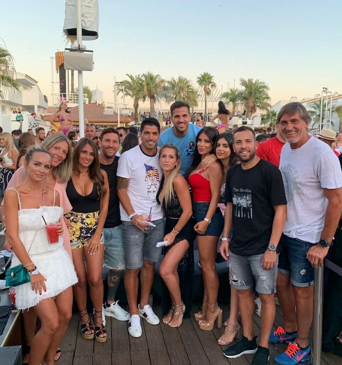 Messi ve arkadaşları Ibiza'da tatilde