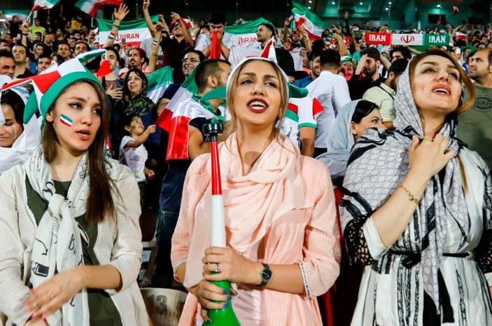 İran Başsavcısı: Kadınlar stada giremez